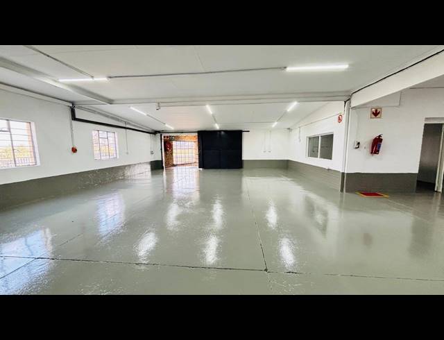 264M² WAREHOUSE TO LET IN FACTORIA